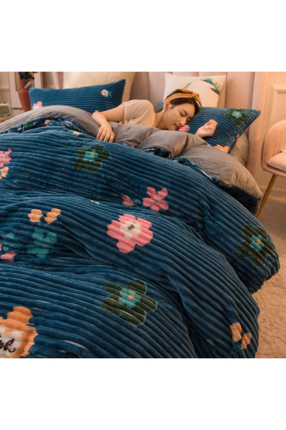 Bedroom Comfort Bedding Set | LoungeYard — product view 4