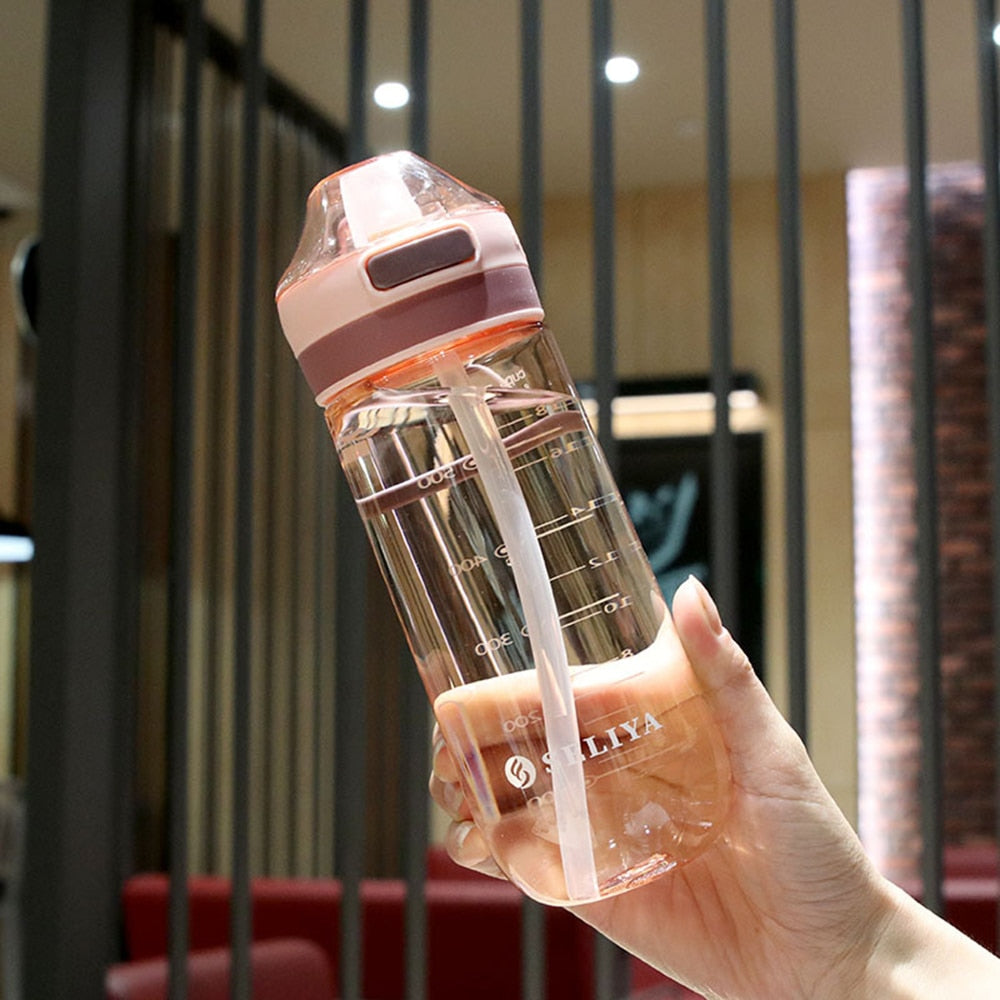 LoungeYard | Easy Lock Leakless Water Bottle — product view 2