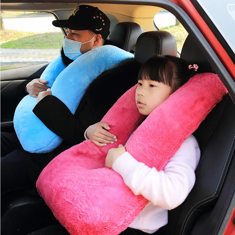 TravelEase – Ergonomic Travel Comfort Pillow for Neck and Shoulders LoungeYard — product view 2