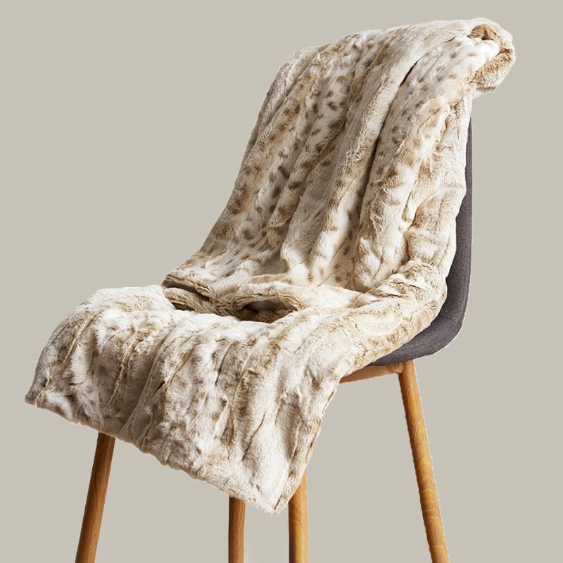 LoungeYard | SOFT LEO PATTERN BLANKET — product view 2