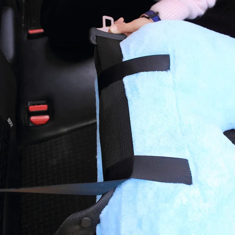 TravelEase – Ergonomic Travel Comfort Pillow for Neck and Shoulders LoungeYard — product view 4