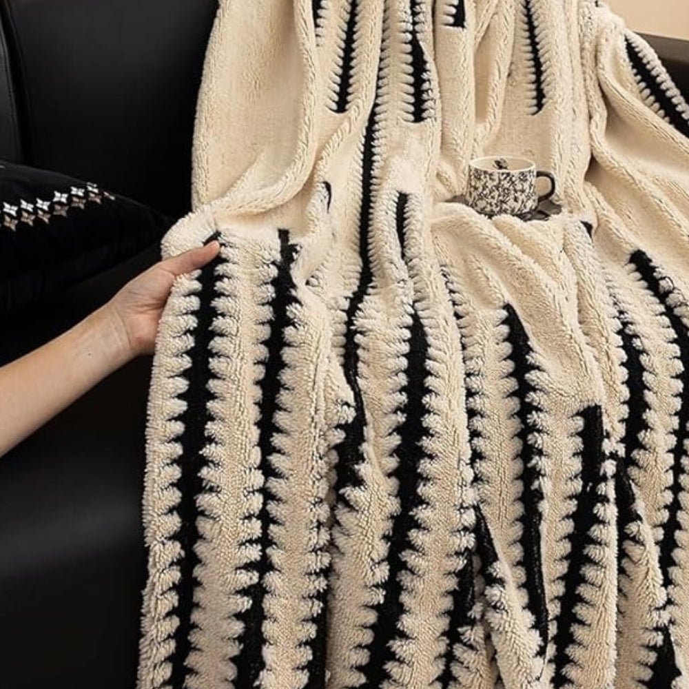 LoungeYard | Soft Plush Tufted Blanket for Cozy Living Spaces — product view 2