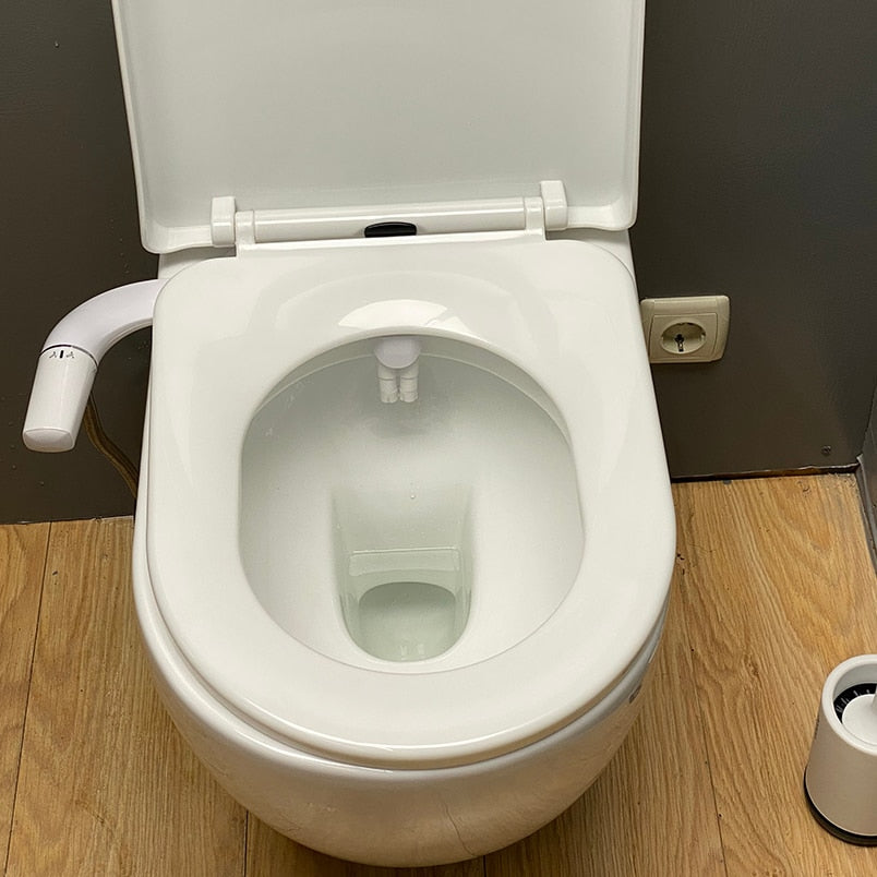LoungeYard | Ultra Slim Sleeky Spray Bidet — product view 2