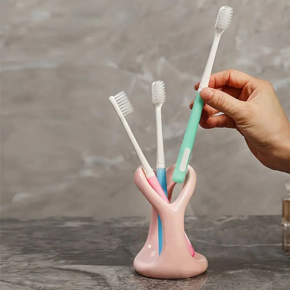 LoungeYard | Heart-Shaped Ceramic Toothbrush Holder — product view 4
