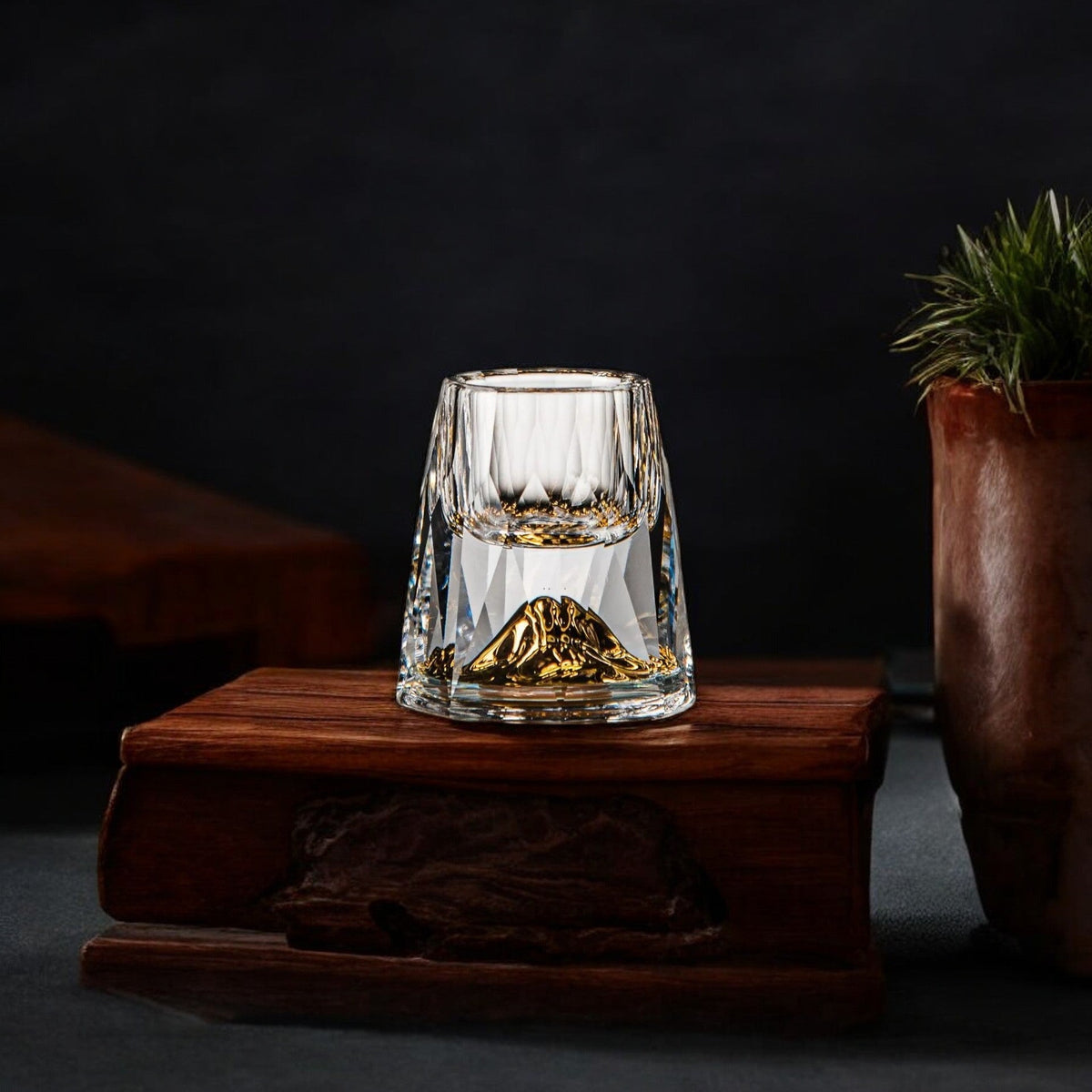 Luxury crystal glasses with gold flakes - Handcrafted - Set of 2 - For whisky & premium drinks — product view 6
