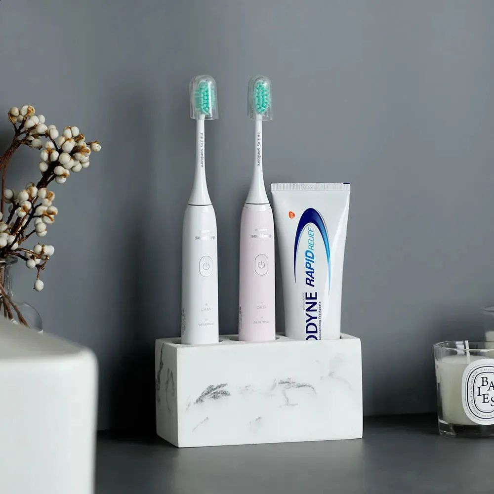 LoungeYard | Couple Resina Toothbrush Holder — product view 4