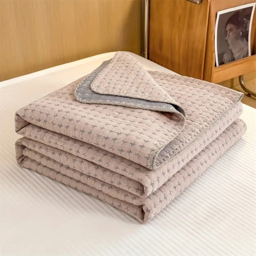LoungeYard | Matelassé Seersucker Reversible Cotton Blanket — product view 2