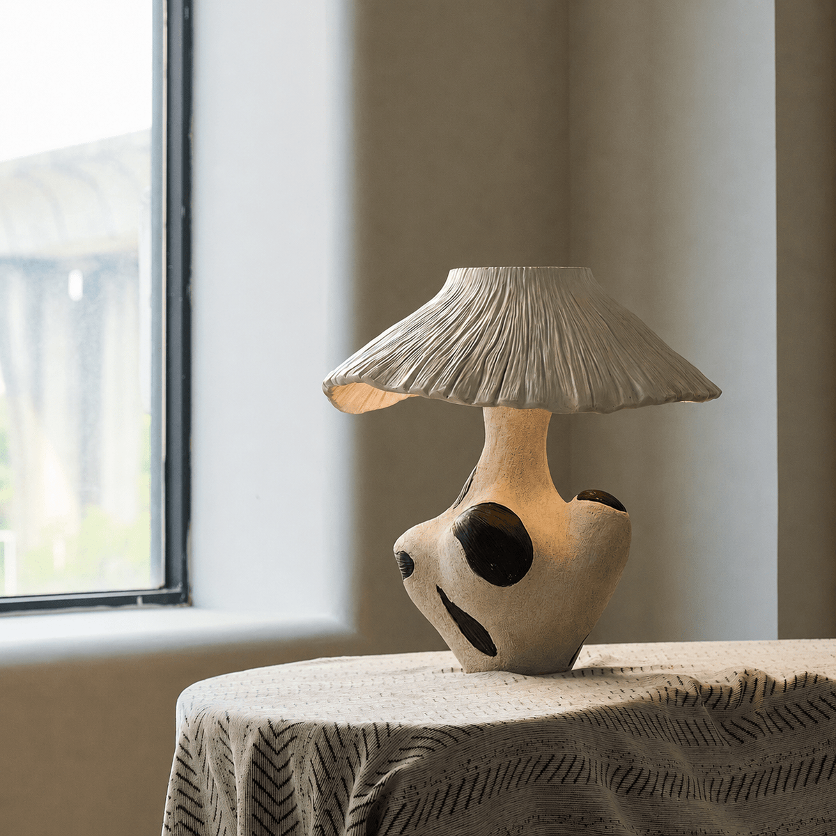 Mirea Sculptural Art Table Lamp — product view 2