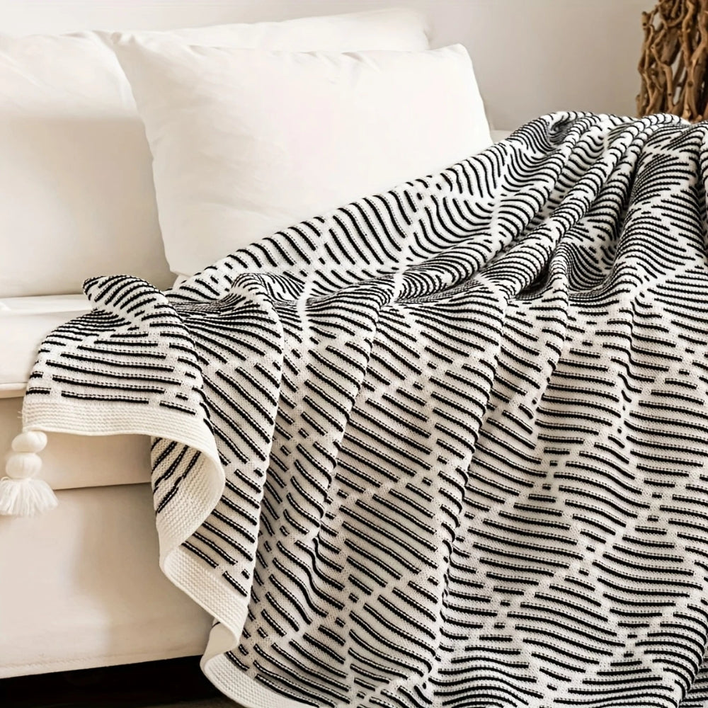LoungeYard | Monochrome Diamond Pattern Throw Blanket — product view 3