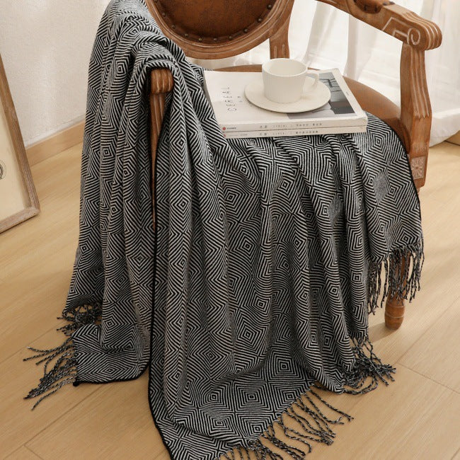 Cozy Geometric Throw Blanket — product view 4