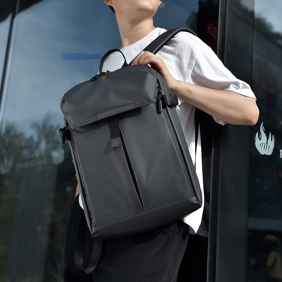 Versatile Urban Backpack LoungeYard — product view 2