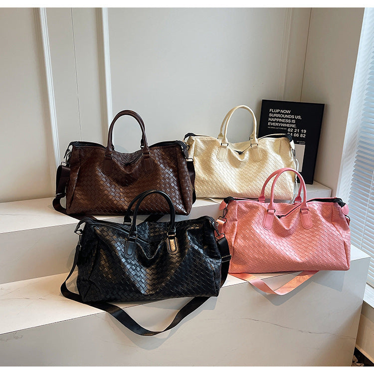 Elegant and Structured Travel Bag LoungeYard — product view 3