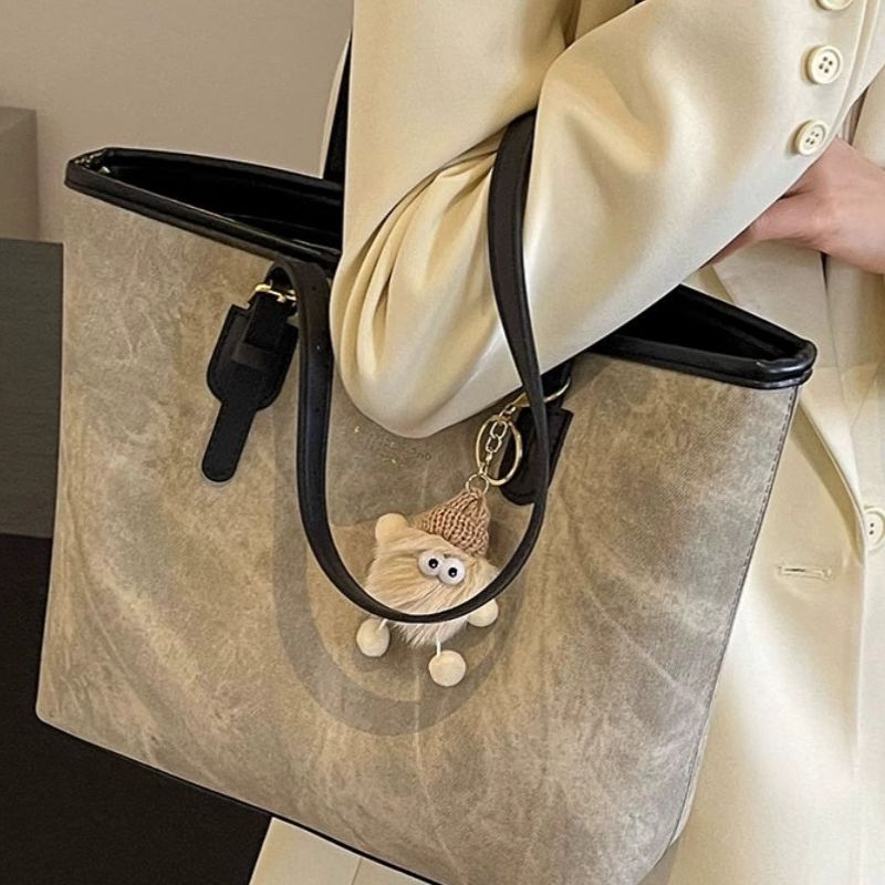 Stylish Zippered Tote Bag LoungeYard — product view 5