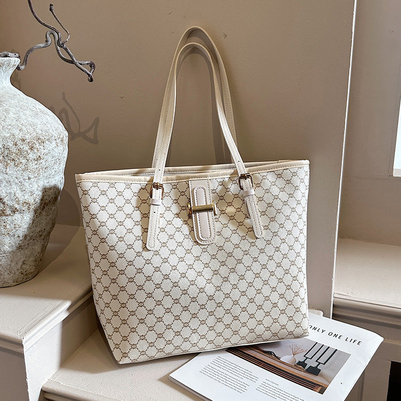 Elegant Leopard Print Tote Bag — product view 2