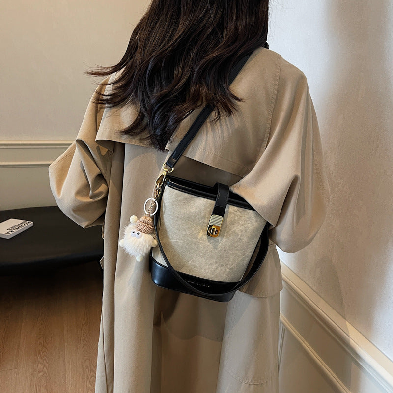 Chic Structural Handbag LoungeYard — product view 2