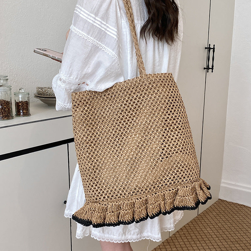 Handcrafted straw bag with fringed hem LoungeYard — product view 1