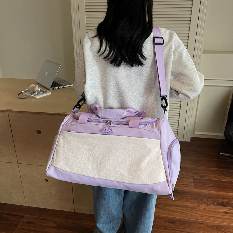 Sporty travel bag with multiple compartments LoungeYard — product view 2