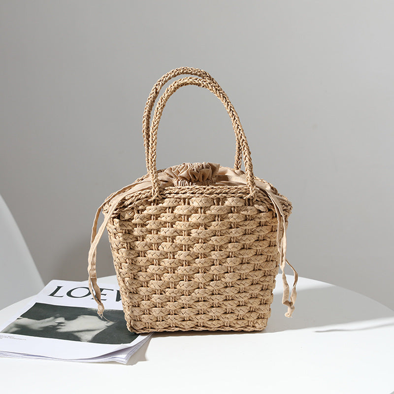 Handmade straw bag with adjustable inner lining LoungeYard — product view 1
