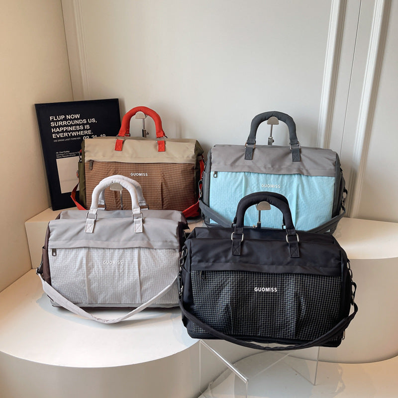 Sporty Travel Bag with Reinforced Shoulder Strap LoungeYard — product view 2