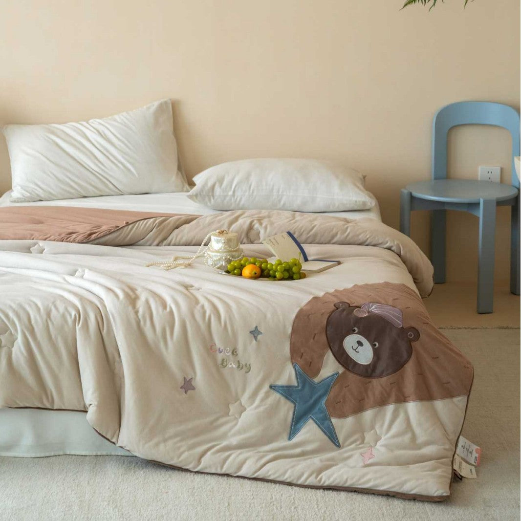 Children's quilt with cute bear appliqué and soft filling — product view 3