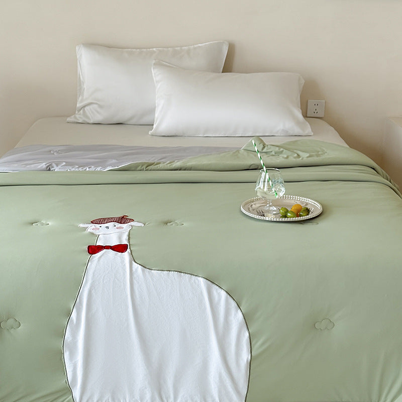 Reversible quilted bedspread with embroidered bear motif and light filling — product view 6