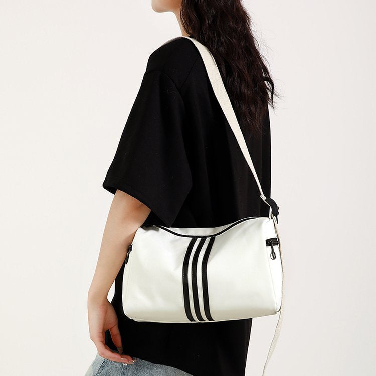 Sporty Shoulder Bag LoungeYard — product view 3