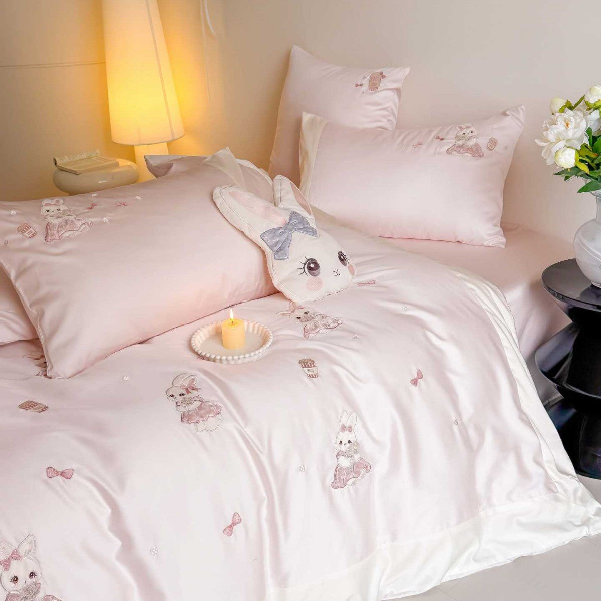 Children's bedding set with embroidered bunny appliqués and satin trim — product view 2
