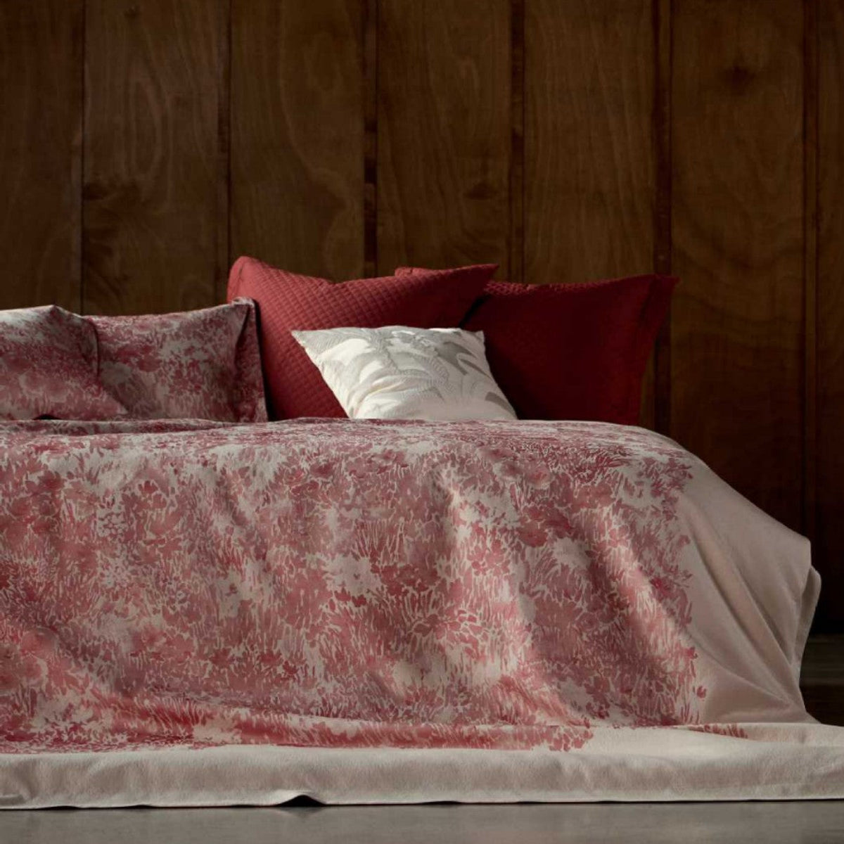Bedding set made of cotton satin with floral jacquard bedspread and pillowcases — product view 5