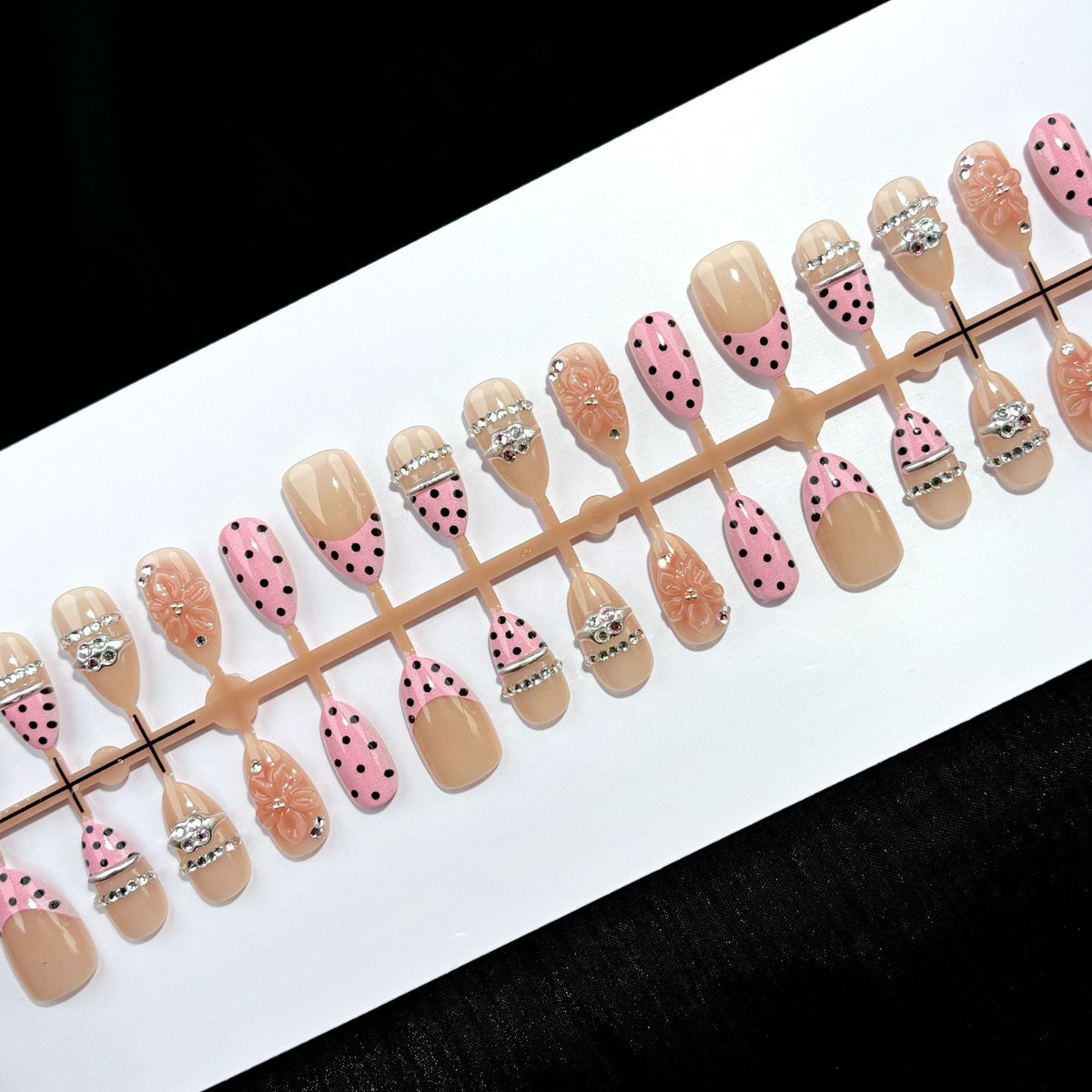 Decorative Press-On Nail Set with Elegant Accents — product view 2