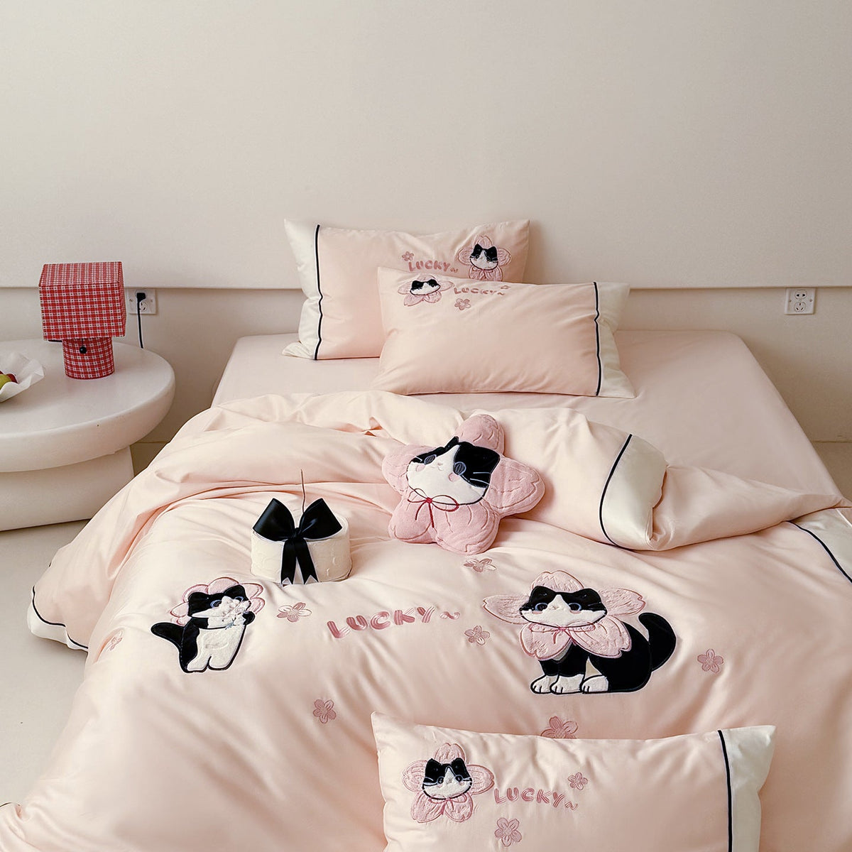 Bedding set with embroidered cat appliqués and soft cotton satin — product view 1