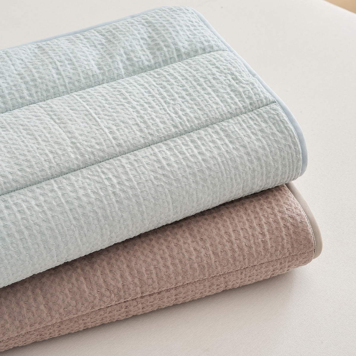 Breathable neck support with texture LoungeYard — product view 5