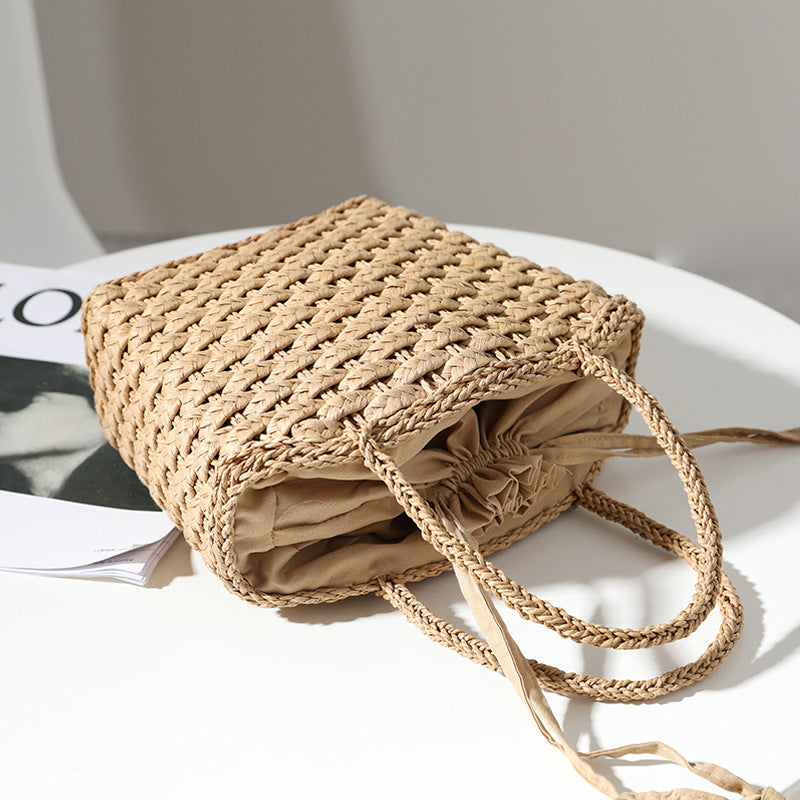 Handmade straw bag with adjustable inner lining LoungeYard — product view 4