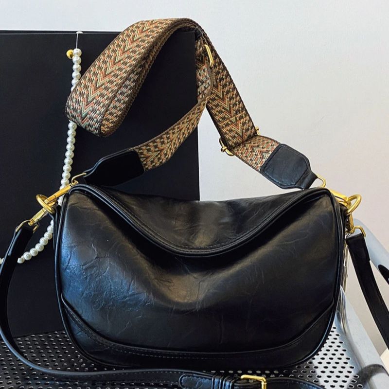 Sleek Everyday Shoulder Bag LoungeYard — product view 3