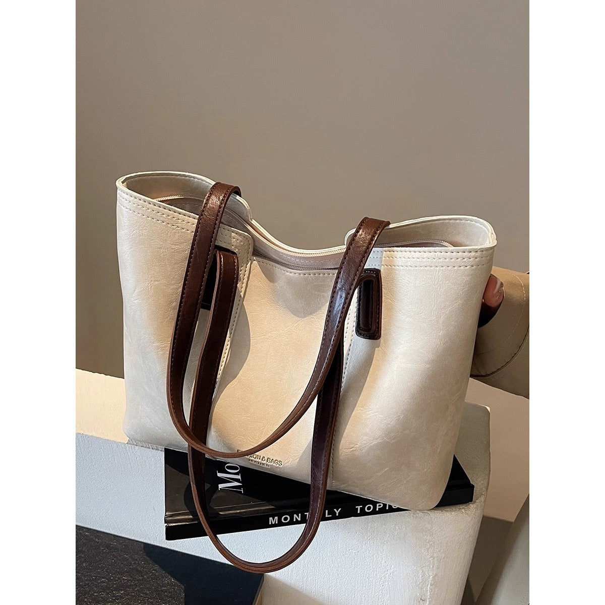 Sleek Business Tote Bag LoungeYard — product view 2