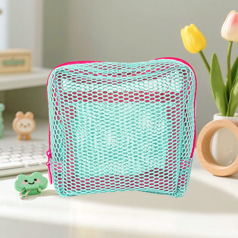Practical mesh toiletry bag LoungeYard — product view 6