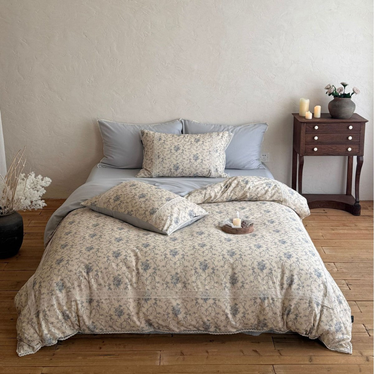 Cotton Percale Duvet Cover Set with Country Flower Pattern, Reversible Function and Lace Border — product view 4