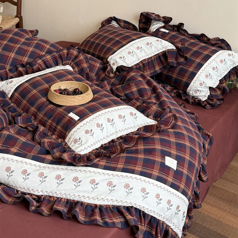 Checked bedding set in vintage cottage style with ruffle and embroidered border — product view 2