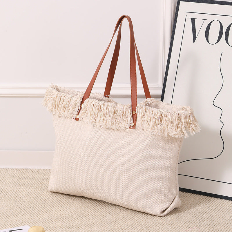 Beach bag with eye-catching fringe edge LoungeYard — product view 4