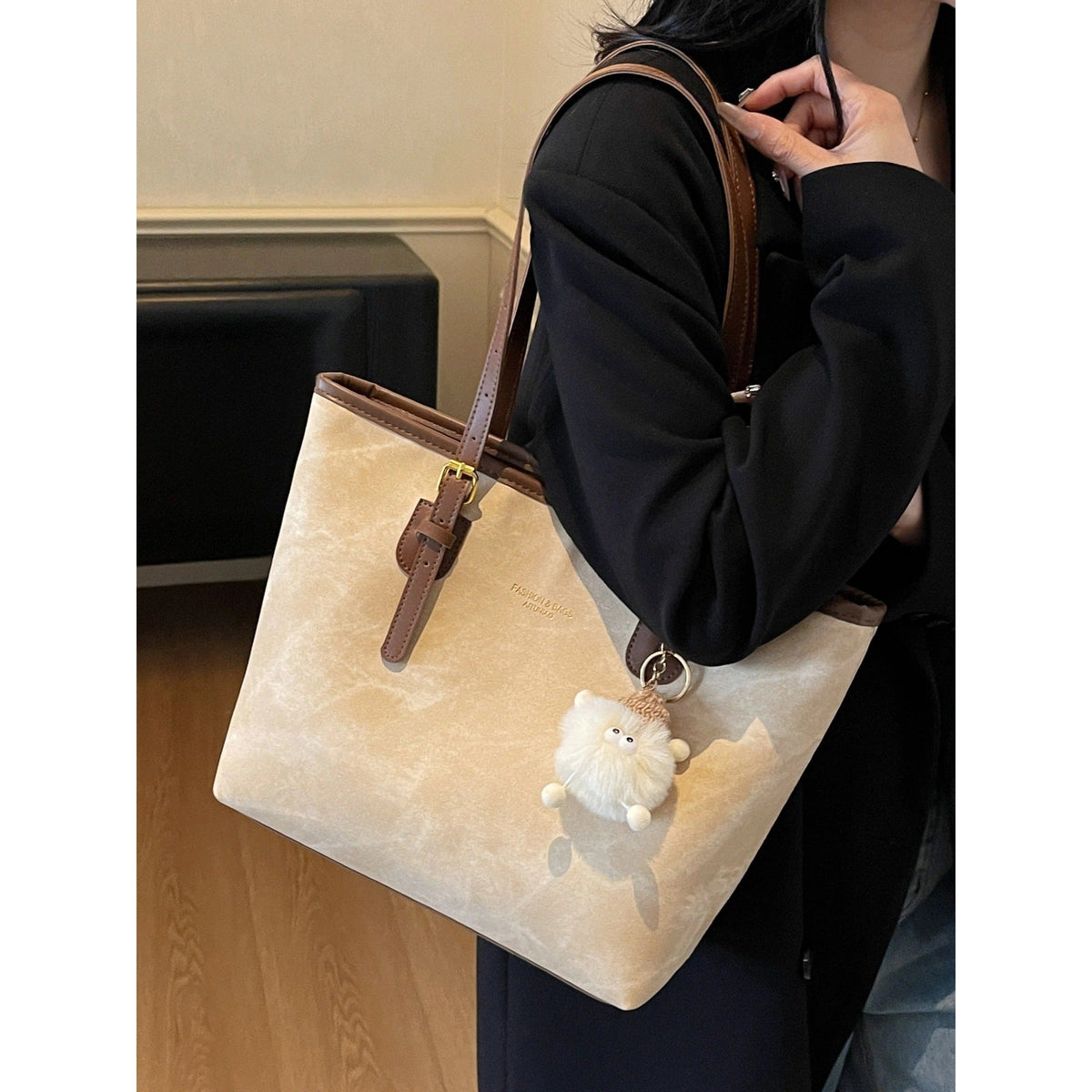 Spacious Multi-Functional Tote Bag LoungeYard — product view 2