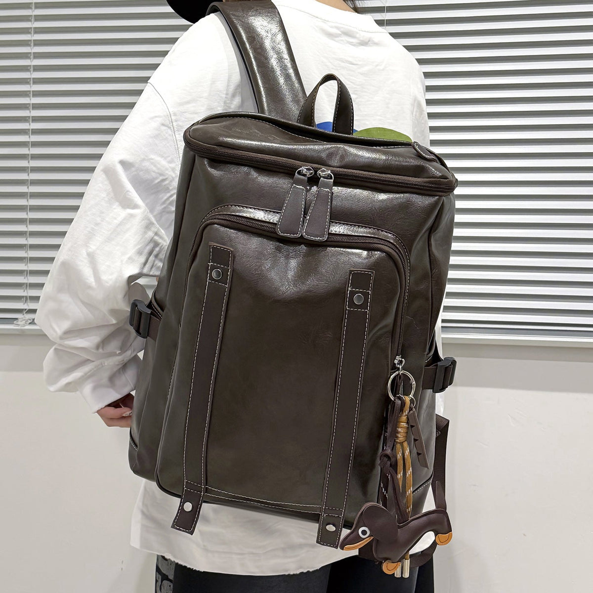 Elegant Functional Backpack LoungeYard — product view 2