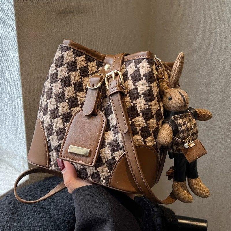 Stylish Checkered Bucket Bag LoungeYard — product view 2