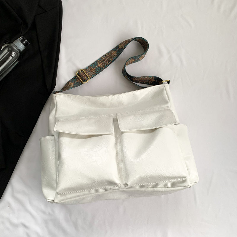 Multifunctional Shoulder Bag With Innovative Compartment System LoungeYard — product view 5