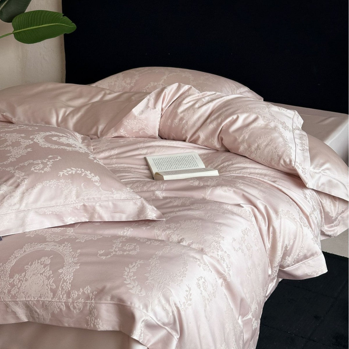Satin Bedding Set LoungeYard — product view 3