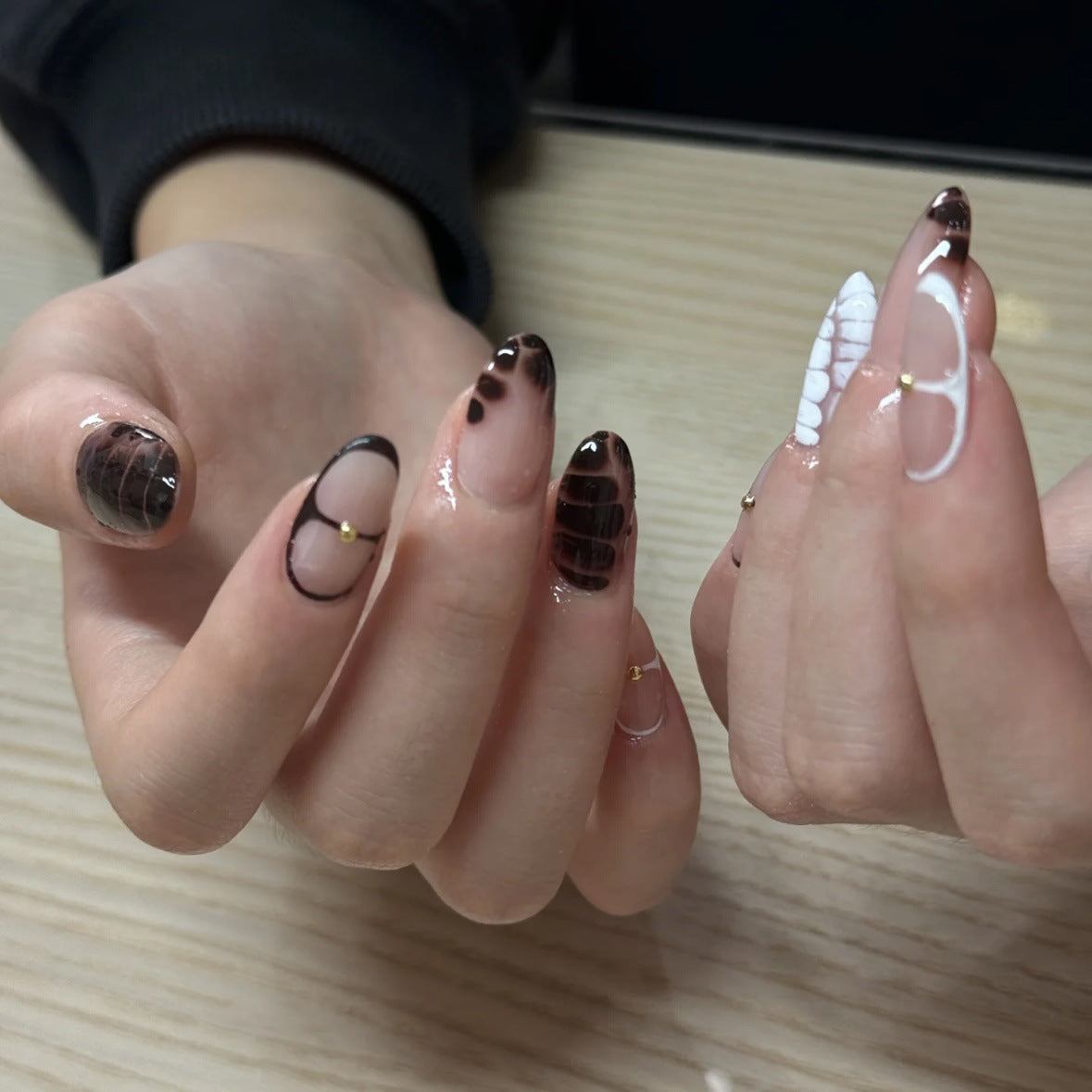 Artistic Abstract Press-On Nail Set — product view 3