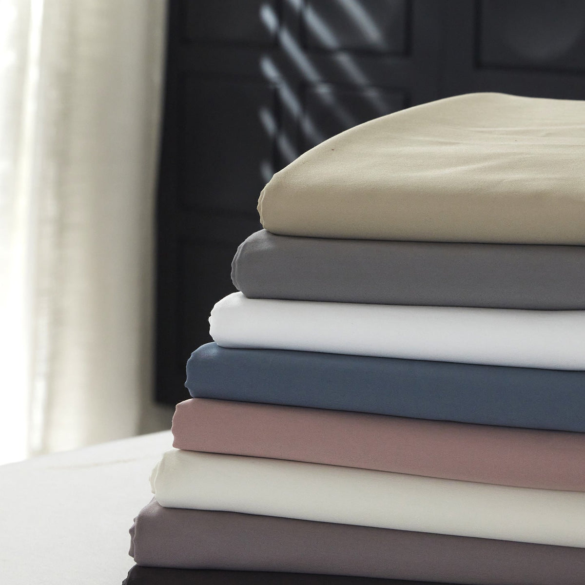 Premium bedding set with fitted sheet and Oxford pillowcases — product view 2