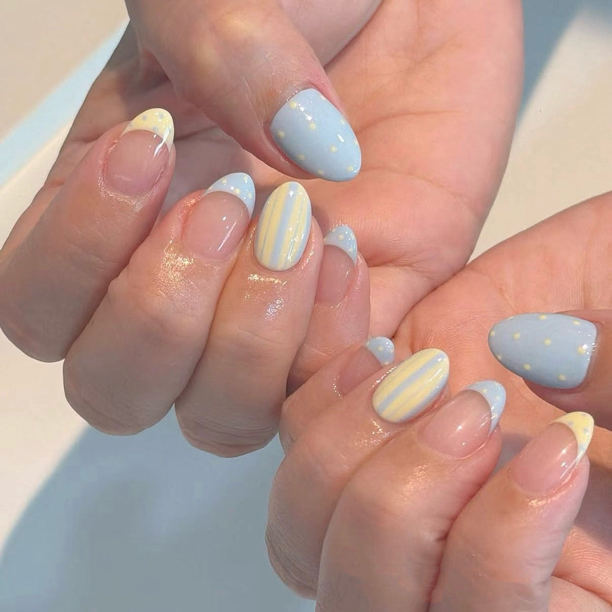 Decorative Press-On Nail Set with Abstract Patterns — product view 1