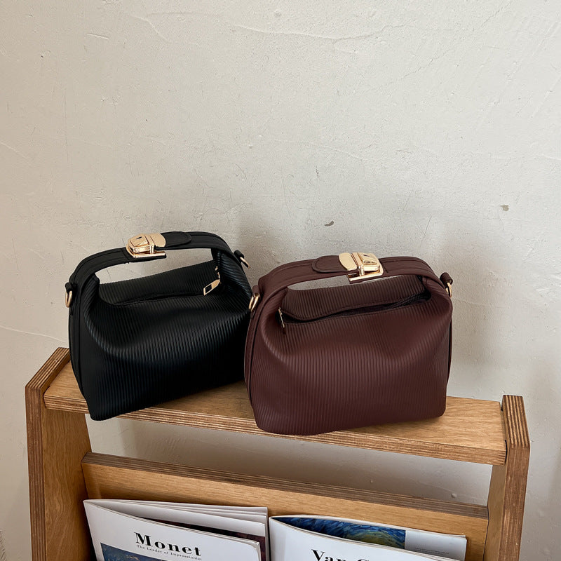 WoTextured Ribbed Handbag LoungeYard — product view 2