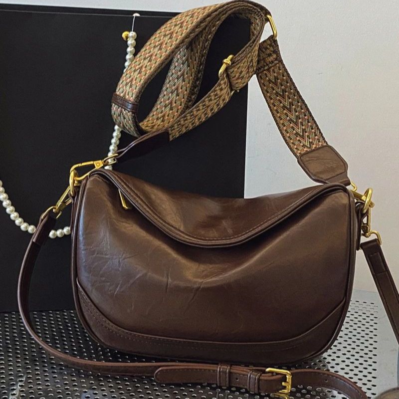 Sleek Everyday Shoulder Bag LoungeYard — product view 2