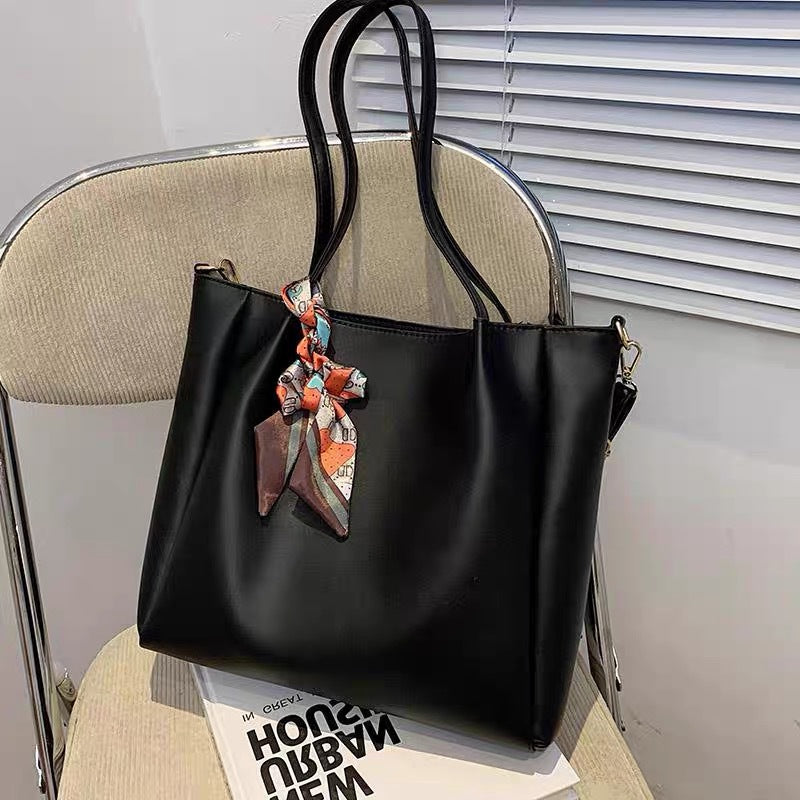 Modern Handbag with Adjustable Shoulder Strap LoungeYard — product view 1