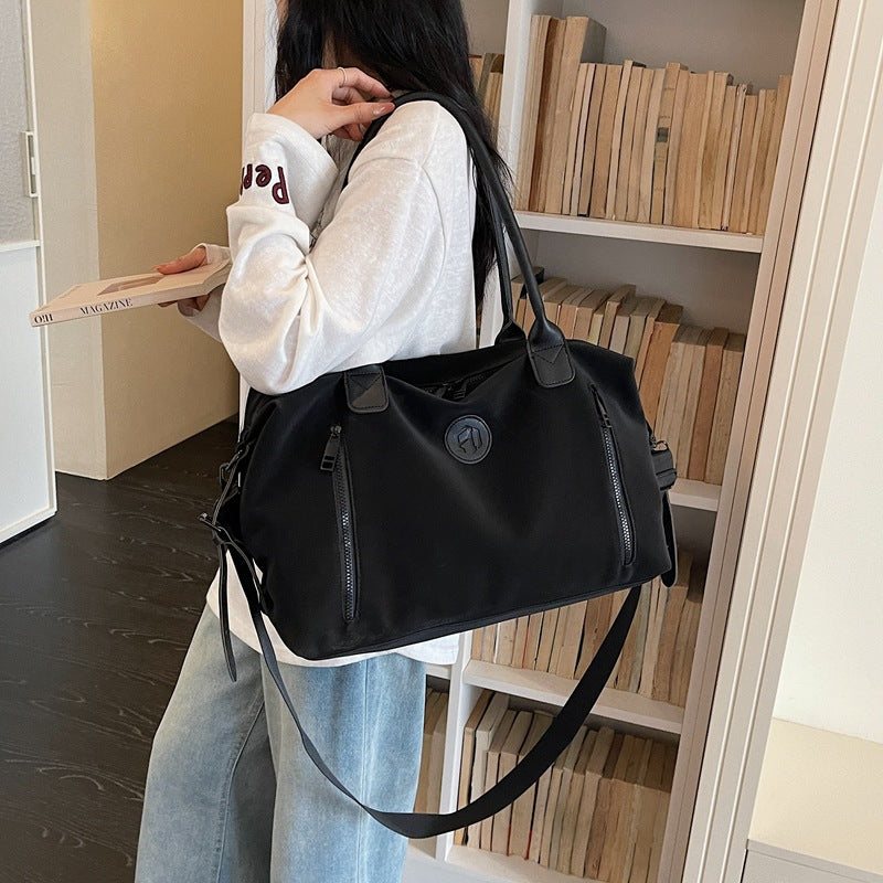 Stylish and Durable Gym Bag — product view 3